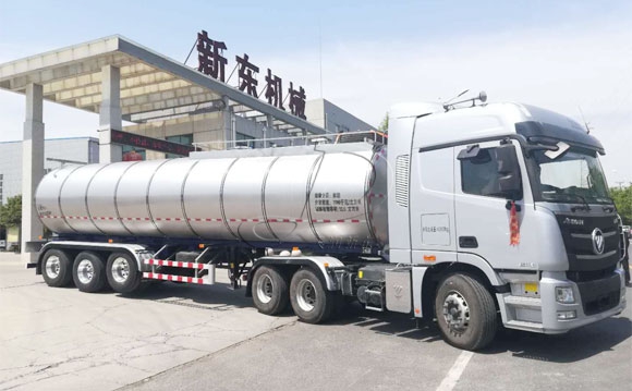 牛奶奶罐运输车